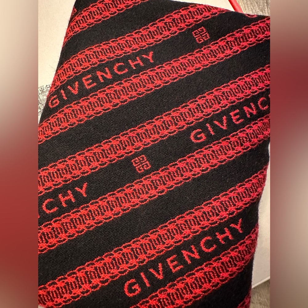 GIVENCHY LOGO CHAIN SCARF